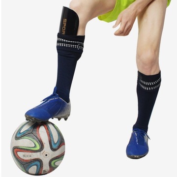 1 пара противоскользящих щитков для мини-футбола.