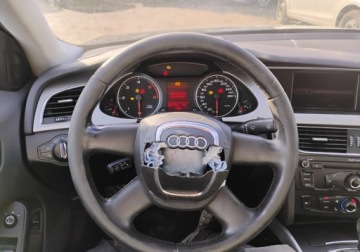 Audi A4 B8 Limousine 2.0 TDi 140KM 2009 Audi A4 Avant 2009 2.0 TDI. Uszkodzony lewy przod. 2.0 Diesel 140KM, zdjęcie 10