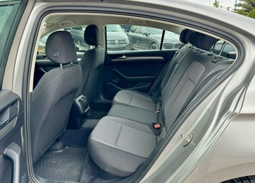 Volkswagen Passat B8 Limousine 2.0 TDI BlueMotion Technology 150KM 2017 Volkswagen Passat Salon PL,LED,Navi,PDC,Gwarancj, zdjęcie 9
