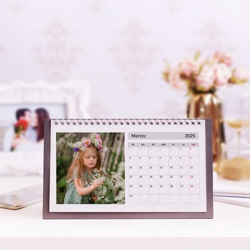 Конструктор фотокалендаря с фотографией на столе в подарок бабушкам и дедушкам