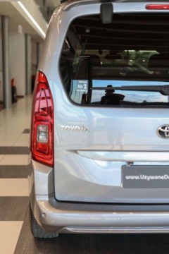 Toyota 2022 Toyota Proace City Verso 1.2 D-4T Family 1.2 Benzyna 110KM, zdjęcie 22