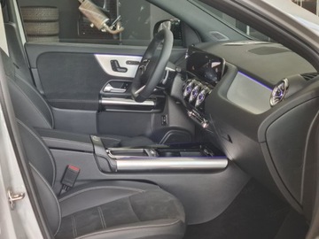 Mercedes GLA II Off-roader Facelifting 2.0 220 190KM 2025 MERCEDES-BENZ GLA 220 4-Matic AMG Line 2.0 190KM, zdjęcie 3