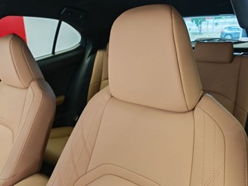 Lexus UX Crossover Facelifting 2.0 300h 199KM 2025 Od ręki - 300h F Sport Design 2.0 Hybrid Dynamic Force 199KM, zdjęcie 5