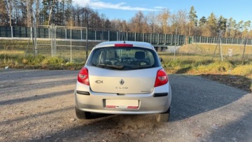 Renault Clio III Hatchback 5d 1.6 i 16V 88KM 2007 Renault Clio Raty 1.6 benz 88KM Klimatronic. bogata wersja Zarej w PL Gwar, zdjęcie 9