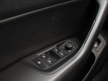 Volkswagen Arteon Fastback 2.0 TDI 190KM 2018 VW Arteon 2.0 TDI, 187 KM, Automat, Skóra, Navi, zdjęcie 16