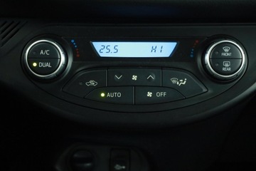 Toyota Yaris III Hatchback 5d Facelifting 2017 1.5 Hybrid 100KM 2018 Toyota Yaris 1.5 Hybrid, Salon Polska, Serwis ASO, zdjęcie 9