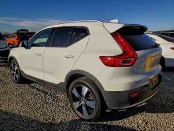 Volvo XC40 Crossover 2.0 T5 247KM 2019 Volvo XC 40 2019 VOLVO XC40 T5 MOMENTUM 2.0 Benzyna 247KM, zdjęcie 1