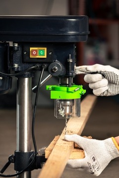 СВЕРЛИЛЬНЫЙ СТАНОК С КОЛОННЫМ СТОЛЕМ, МОЩНОСТЬ 1600ВТ, МОЩНЫЙ ЗАМОК + ТИСКИ