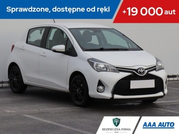 Toyota Yaris III Hatchback 5d Facelifting 1.33 Dual VVT-i 99KM 2015 Toyota Yaris 1.33 Dual VVT-i, Salon Polska