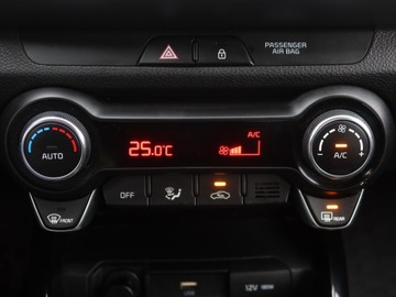 Kia Stonic I Crossover Facelifting 1.0 T-GDI 100KM 2023 Kia Stonic 1.0 T-GDI, Salon Polska, Serwis ASO, zdjęcie 12