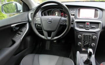 Volvo V40 II Hatchback Facelifting 2.0 D2 120KM 2018 Volvo V40 Volvo V40 Egzemplarz w doskonalym stanie Oplacony II (2012-), zdjęcie 9