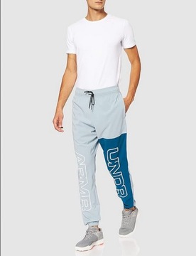 H24 UNDER ARMOUR Baseline Woven Jogger SPODNIE DRESOWE MĘSKIE S