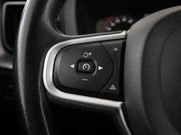 Volvo XC60 II 2019 Volvo XC 60 mHEV 4x4 automat full LED półskóra, zdjęcie 32