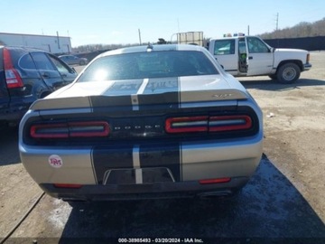 Dodge Challenger III 2015 Dodge Challenger 2015 Dodge Challenger 2dr Cpe SRT 392 6.4 Benzyna 485KM, zdjęcie 3