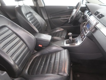 Volkswagen Passat B6 Variant 2.0 TDI PD-DPF 140KM 2006 VW Passat 2.0 TDI, HAK, Klima, Klimatronic,ALU, zdjęcie 8