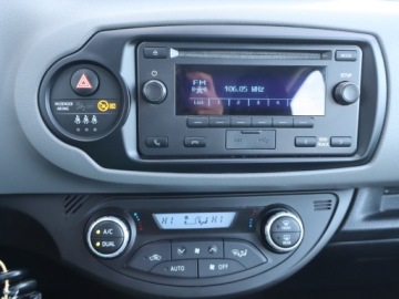 Toyota Yaris III Hatchback 5d Facelifting 2017 1.5 Hybrid 100KM 2020 Toyota Yaris 1.5 Hybrid, Salon Polska, zdjęcie 11