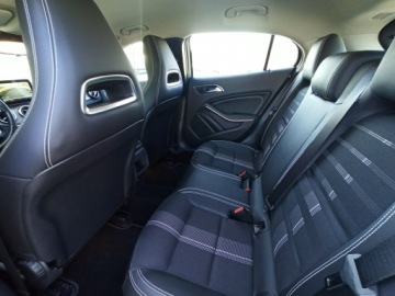 Mercedes GLA I Off-Roader Facelifting 1.6 200 156KM 2019 Mercedes GLA 200 56 tys km, bogata opcja, zdjęcie 8