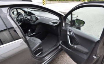 Peugeot 2008 I SUV Facelifting 1.2 PureTech 82KM 2018 Peugeot 2008 LIFT Benzyna Klimatyzacja 1.2 Benzyna 82KM, zdjęcie 5