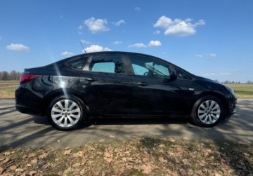 Opel Astra J GTC 1.4 Turbo ECOTEC 140KM 2013 Opel Astra Niski przebieg, zadbany, 1.4 turbo 140 koni 1.4 Benzyna 140KM, zdjęcie 3