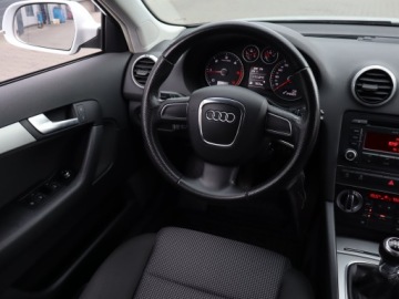 Audi A3 8P Hatchback 3d 2.0 TDI CR 140KM 2012 Audi A3 2.0 TDI, Xenon, Bi-Xenon, Klima, zdjęcie 6