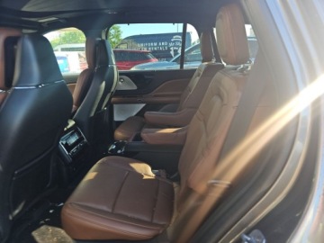Lincoln Aviator 2023 Lincoln Aviator Plug-In Hybrid Grand Touring 2023 3.0 Hybryda Plug-in 494KM, zdjęcie 15