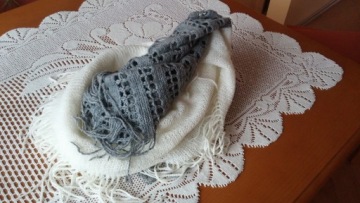 Красивая серая теплая шапка на весну и осень - размер 58.