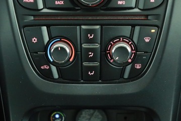 Opel Astra J Sports Tourer 1.4 Twinport ECOTEC 100KM 2011 Opel Astra 1.4 16V, GAZ, Klima, zdjęcie 15