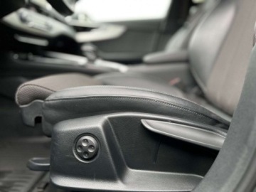 Audi A4 B9 Limousine Facelifting 2.0 40 TFSI 204KM 2022 Audi A4 Limousine VAT23 Tempomat ACC Matrix Czarna podsufitka Ambiente, zdjęcie 10