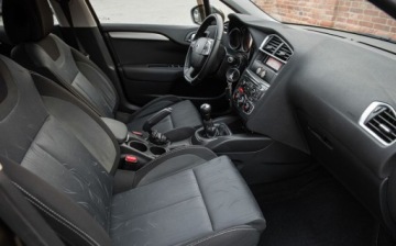 Citroen C4 II Hatchback 5d 1.6 HDi 92KM 2013 Citroen C4 1.6eHDI 92KM Climatron 2xOpony po Serwisie Gwarancjia 1.6, zdjęcie 25