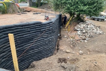 Мешки из нетканого геотекстиля для строительства подпорной стенки