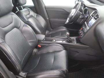 DS 4 I Hatchback Facelifting 2015 1.2 PureTech 131KM 2017 DS 4 1.2 PureTech, Skóra, Navi, Klima, zdjęcie 8