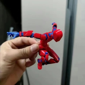 Напечатано на 3D -фигурке многоперированной модели робота, подвижной фигурки пруда
