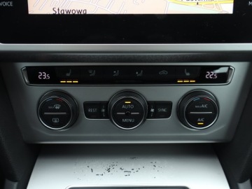 Volkswagen Passat B8 Limousine 1.4 TSI BlueMotion Technology ACT 150KM 2018 VW Passat 1.4 TSI, Salon Polska, Navi, Klima, zdjęcie 11