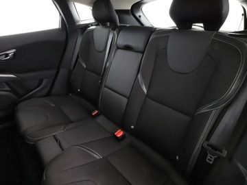 Volvo V40 II Hatchback Facelifting 2.0 D3 150KM 2018 Volvo V40 Automat navi klima auto czujniki, zdjęcie 16