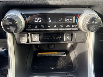 Toyota RAV4 V SUV 2.5 Hybrid Dynamic Force 222KM 2021 Toyota RAV4 2.5 Hybrid Black Edition by JBL 4x4 V, zdjęcie 18