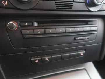 BMW Seria 3 E90-91-92-93 Limuzyna E90 318d 122KM 2007 BMW 3 318 d, Navi, Xenon, Klima, Klimatronic, zdjęcie 14