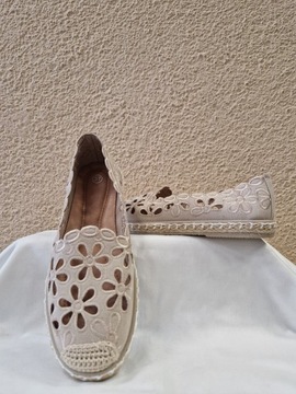 ESPADRYLE BEŻOWE AŻUROWE WSUWANE Z NOSKIEM EKOSKÓRA COLLECTION PARIS R.40