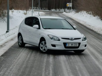 Hyundai i30 I Hatchback 1.4 109KM 2009 Hyundai i30 I 1.4 Benzyna 109KM Manual, zdjęcie 12