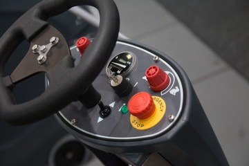 Автоматическая стиральная машина Numatic CRO8072G САМОХОДНАЯ ОЧИСТИТЕЛЬНАЯ МАШИНА, на аккумуляторе.