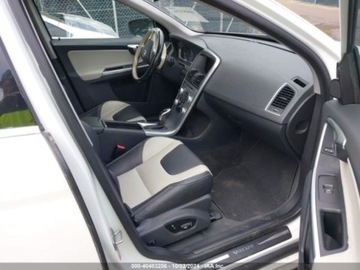 Volvo XC60 I SUV Facelifting 2.0 T6 DRIVE-E 306KM 2017 Volvo XC 60 2017 Volvo XC60 T6 AWD Dynamic 2.0 Benzyna 306KM, zdjęcie 4