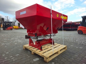 Разбрасыватель удобрений двухдисковый STRUMYK TYTAN 600кг Рассада