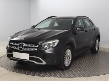 Mercedes GLA I Off-Roader Facelifting 1.6 180 122KM 2018 Mercedes GLA GLA 180, Salon Polska, Serwis ASO, zdjęcie 1