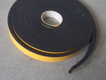 Уплотнение из пористой резины EPDM 30х10мм, самоклеющееся.