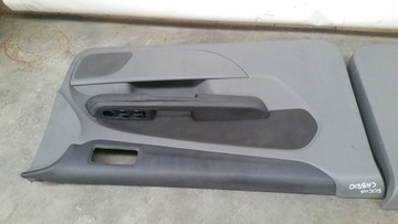 Пара боковых панелей на Форд Фокус МК2.