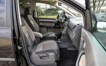 Volkswagen Touran I 2.0 TDI 140KM 2007 Volkswagen Touran Cross 2,0TDI Lift 7-osobowy 2.0 Diesel 140KM, zdjęcie 11