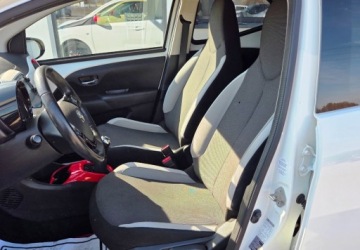 Toyota Aygo II Hatchback 5d 1.0 VVT-i 69KM 2016 Toyota Aygo 1,0 Ben Klima 69 km Benzyna 69KM, zdjęcie 6