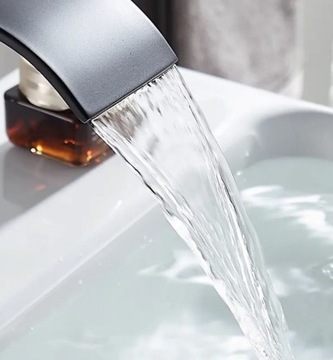 BATERIA UMYWALKOWA STAL WYSOKA CZARNA NABLATOWA WODOSPAD STOJĄCA MAT CUBIC