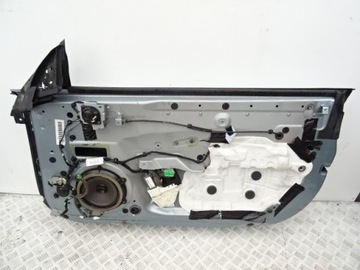 DVEŘE PRAVÝ PŘEDNÍ KPL. VOLVO C70 II 474-26 05-09R.