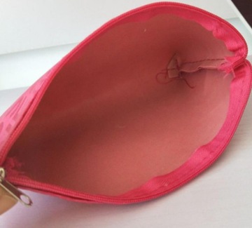 Маленькая женская косметичка для сумочки.