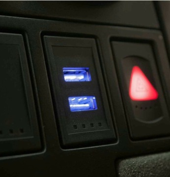 Автомобильное зарядное устройство OEM 2x USB VW T4 СИНИЙ свет